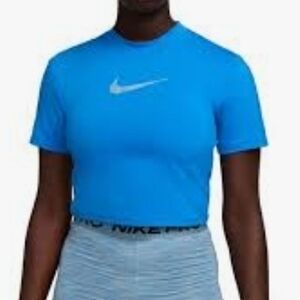 Nwt Womens Size Small Nike Dri Fit Cropped Training Shirt
